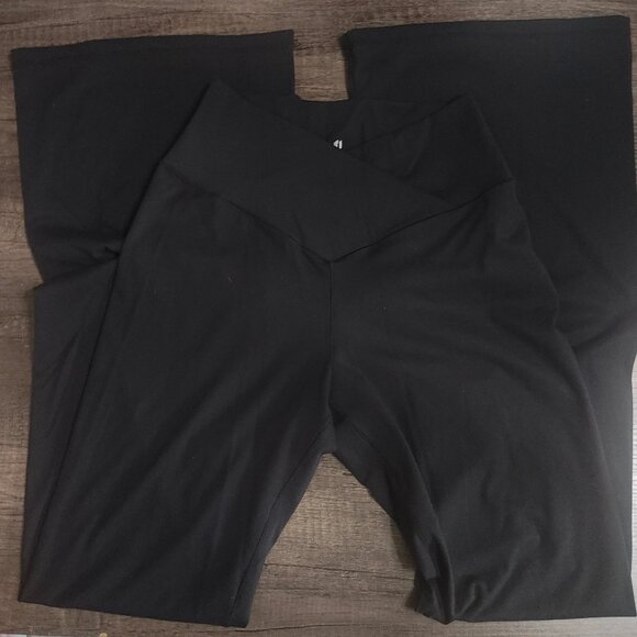 UEU Black High-Waisted Leggings Size M - New Without Tags - Picture 1 of 3